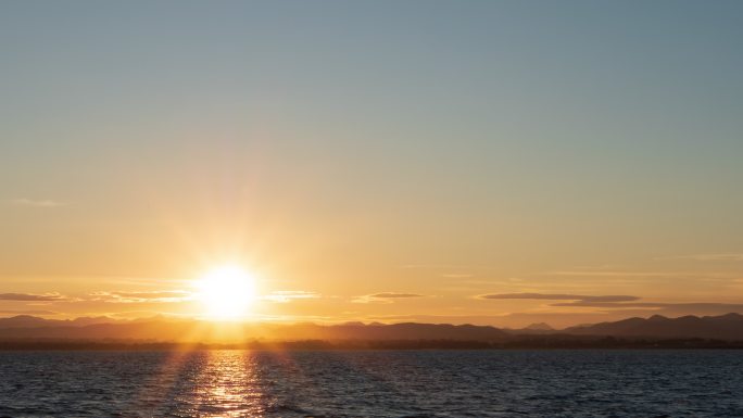 太阳升起天空云层日出火烧云日落蓝天白云海