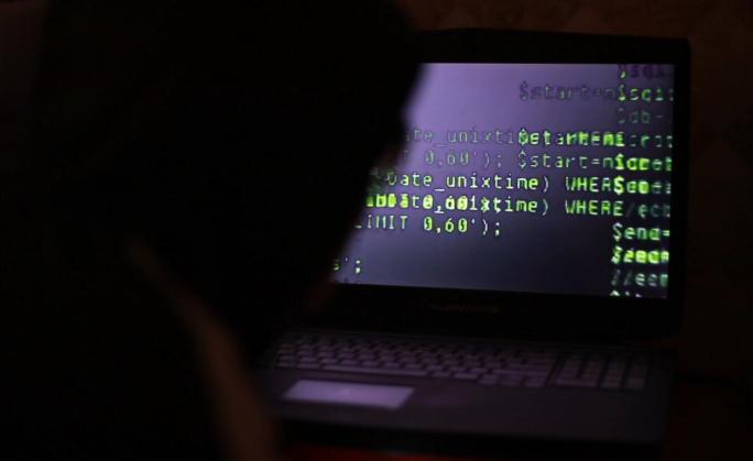 黑客攻击入侵系统程序员加班电脑病毒