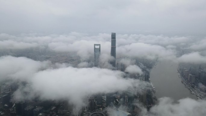 上海外滩平流雾