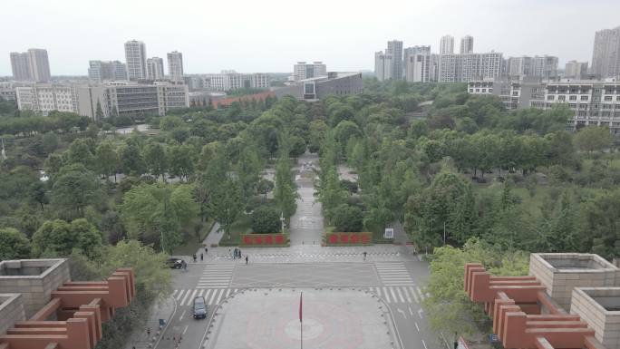 成都中医药大学正大门_4K