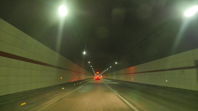 汽车公路主观视角行进过隧道延时