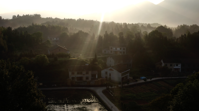 【4K航拍】小村的朝阳
