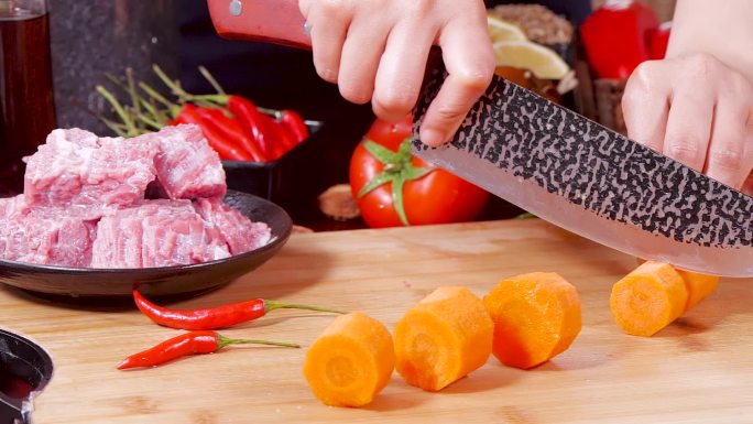 西红柿胡萝卜炖牛肉块
