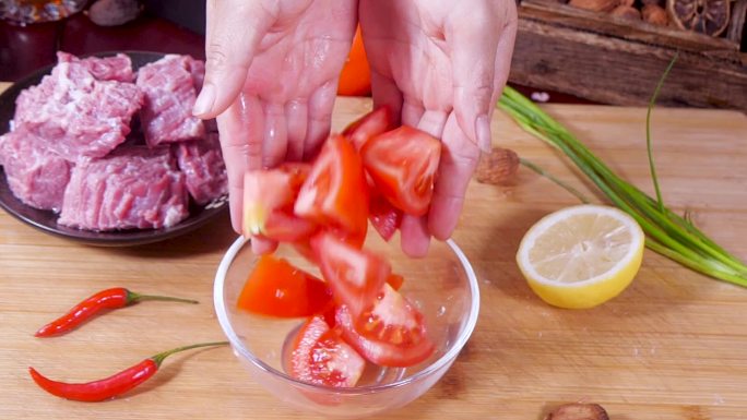 西红柿胡萝卜炖牛肉食材