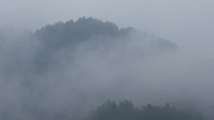 4K烟雨朦胧的山间云雾缭绕02