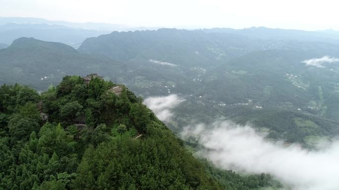 4K鸟瞰悬崖上的古刹寺庙广元仙峰观