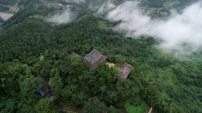 4K鸟瞰悬崖上的古刹寺庙广元仙峰观