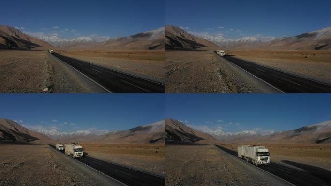 新疆慕士塔格沿公路拍摄车辆