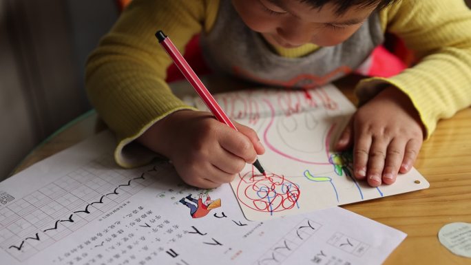 幼儿写汉字小孩写汉字学习汉字甲骨文篆书