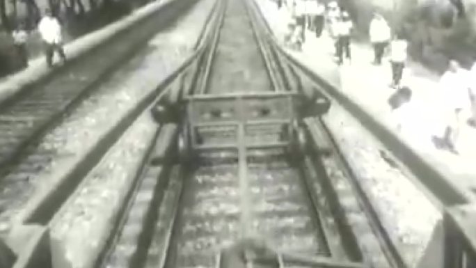 50年代铺设铁轨铁路建设