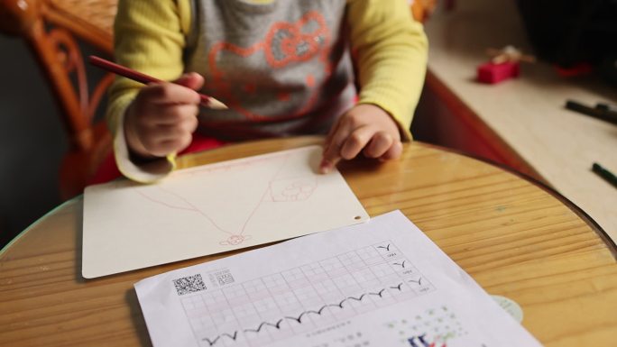 幼儿写汉字小孩写汉字学习汉字甲骨文篆书