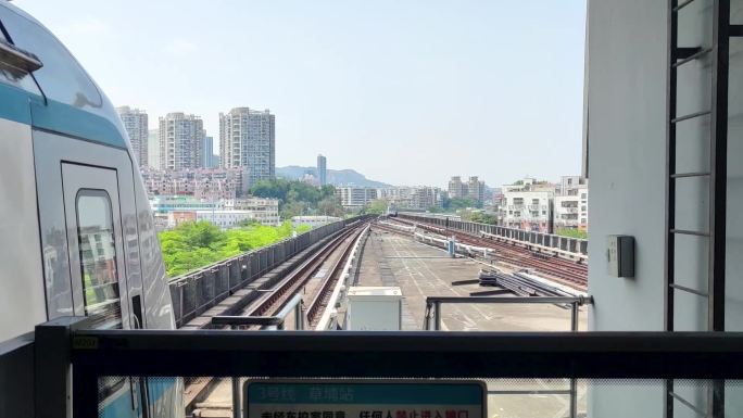深圳地铁站地铁列车高架站乘坐地铁轨道交通
