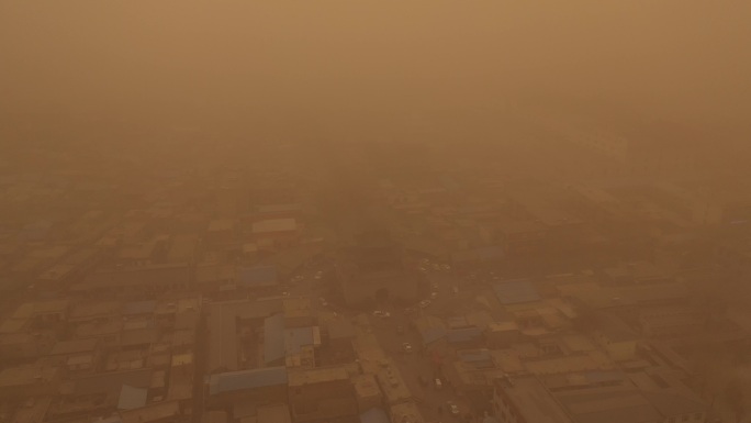 沙尘暴侵袭陕北榆林大街