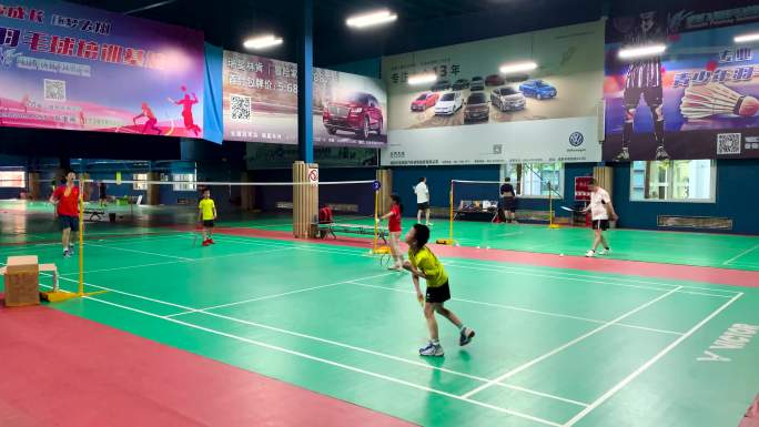 儿童小学生专业训练学打羽毛球