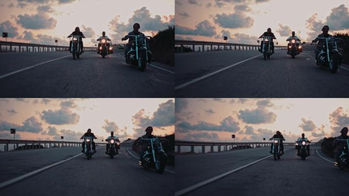 年轻男子骑摩托车在高速公路上