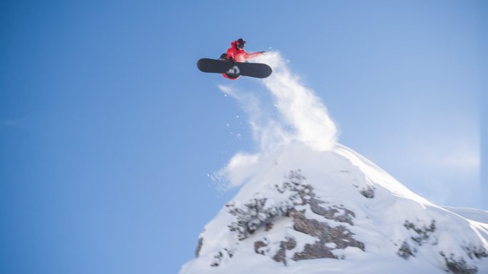 滑雪运动员慢动作空中自由式