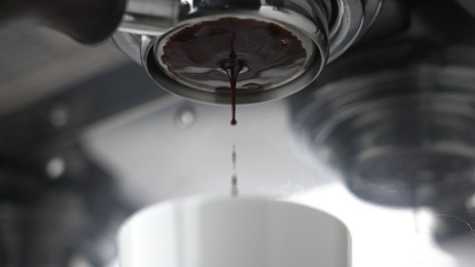 咖啡机萃取咖啡液超慢镜头