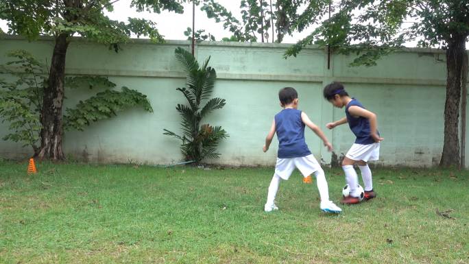 足球少儿足球训练足球培训足球小将