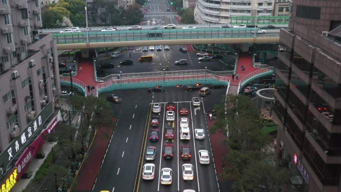 内环江苏路段街景阴天