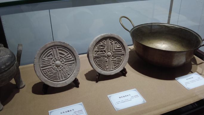 国药医圣李时珍张仲景老物件展示