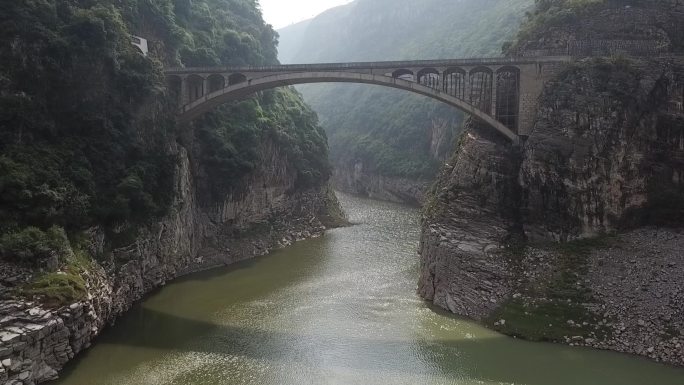 峡谷大桥长江公路高速隧道悬空