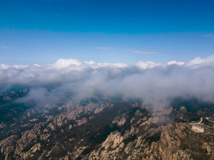 崂山巨峰游览区的云海风景