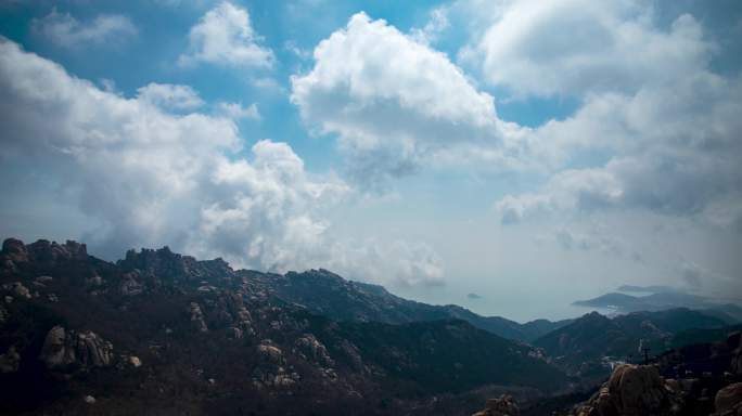 崂山巨峰游览区的云海风景