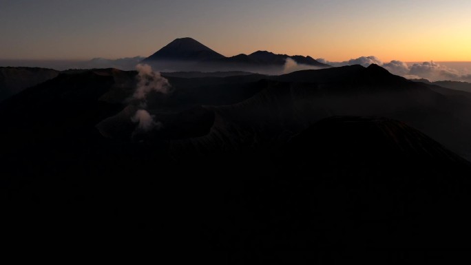 布罗莫火山