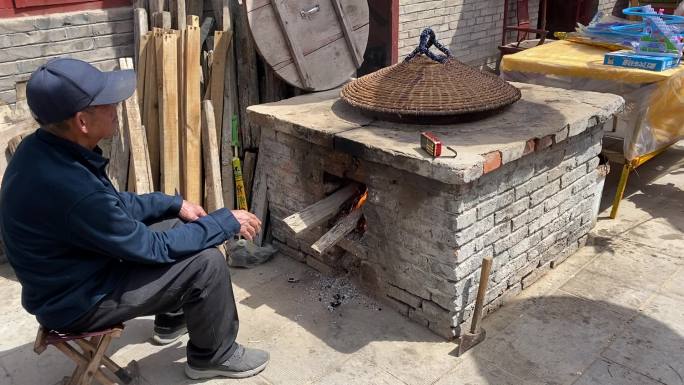 农村农俗传统炉灶烧火做饭