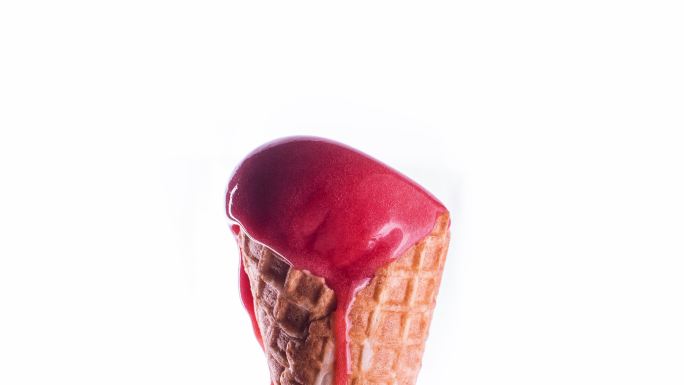 冰淇淋融化草莓冰淇淋冰淇淋筒冷冻食品
