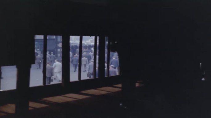 50年代美国纽约轻轨车站上班人群