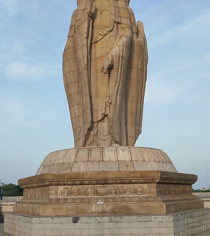 天津滨海潮音寺三面观音