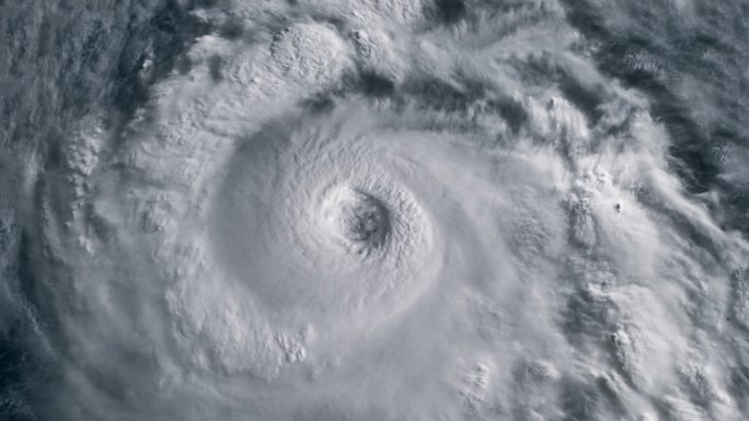 飓风风暴带闪电掠过海洋，卫星图片。