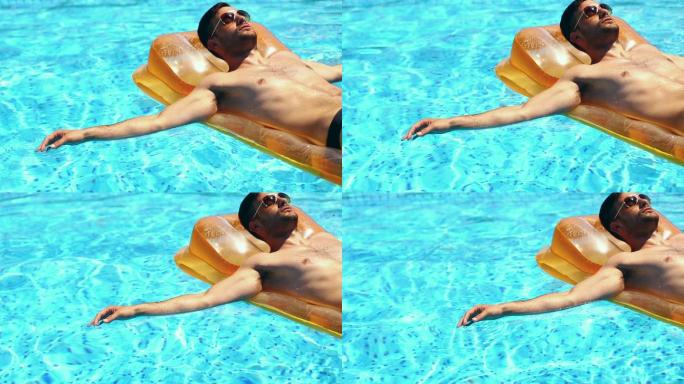 一个躺在游泳池里的男人