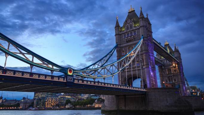 伦敦塔桥日夜交替英国伦敦地标建筑国外城市