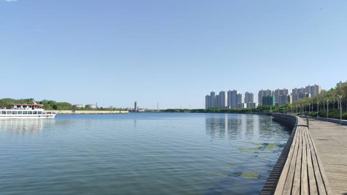 天津滨海新区自贸区写字楼海河上游船