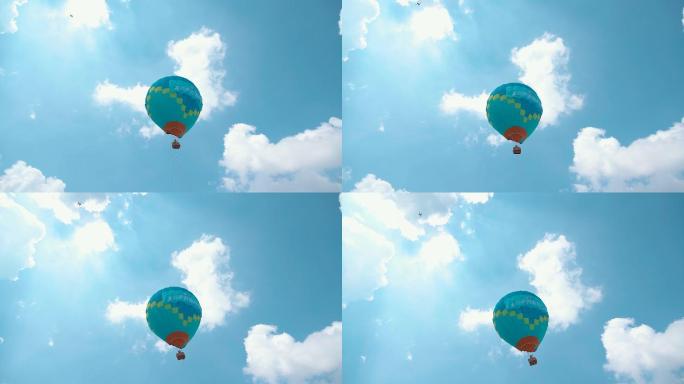 蓝天白云中的热气球飞行实拍视频