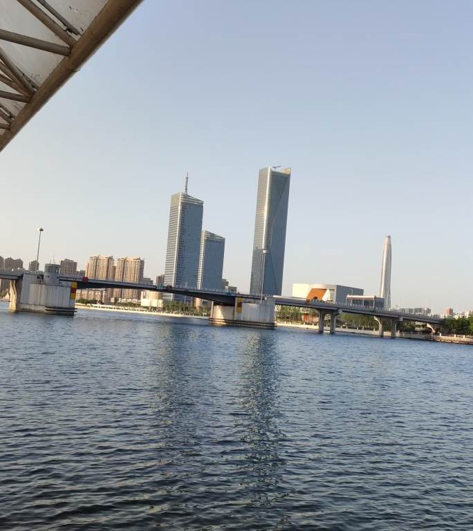 天津市滨海新区自贸区响螺湾写字楼群开启桥