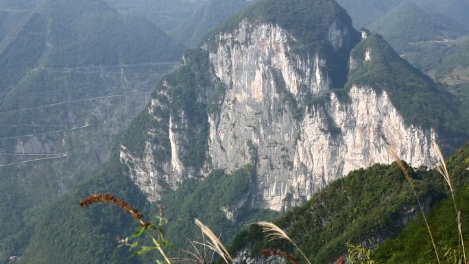 乡村山路十八弯壁挂天路公路扶贫乡村振兴