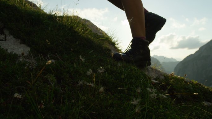 登山的人登山爬山冒险户外运动