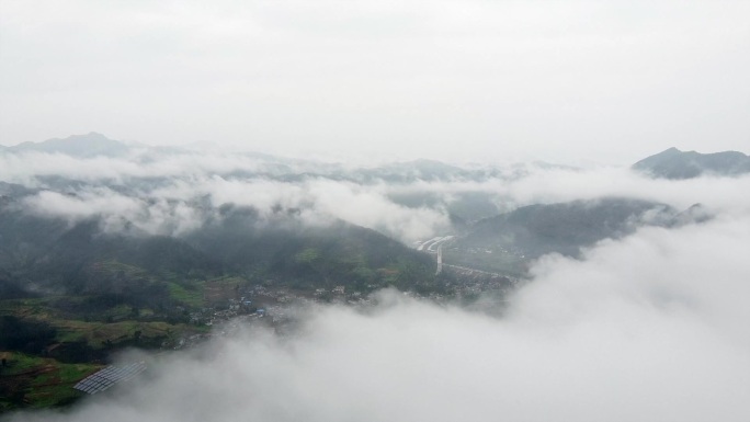 秦岭雨后航拍-穿云山区