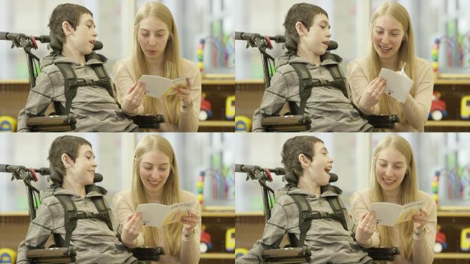妇女给残疾儿童读书