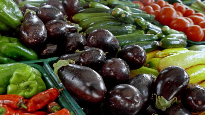 农贸市集的蔬菜有机多色市场