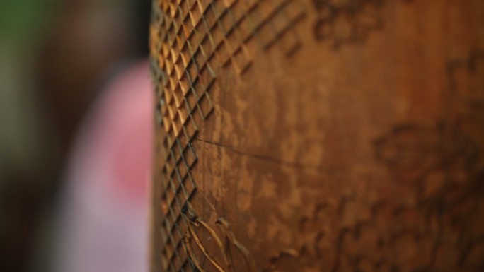 （景泰蓝）铜丝在铜胎上粘出图案花纹3