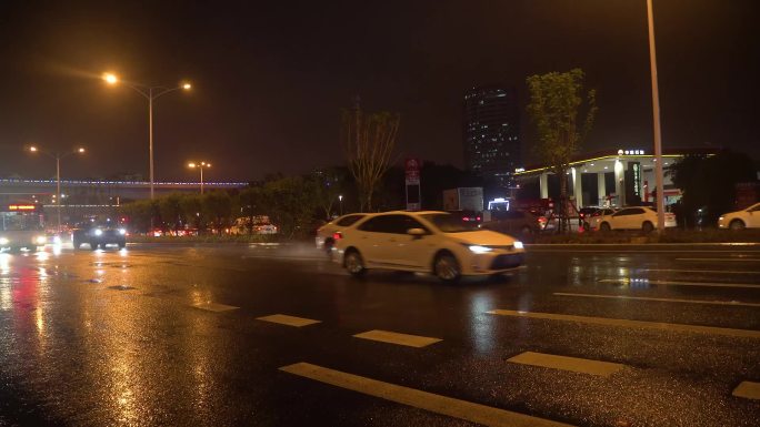 下雨-车流-上下班高峰期