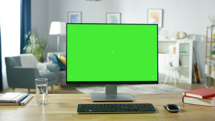 一台绿色屏幕的个人电脑