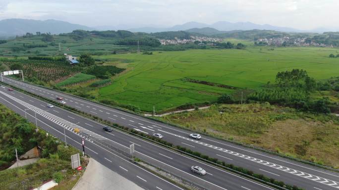 航拍大美广西公路村庄田园绿色