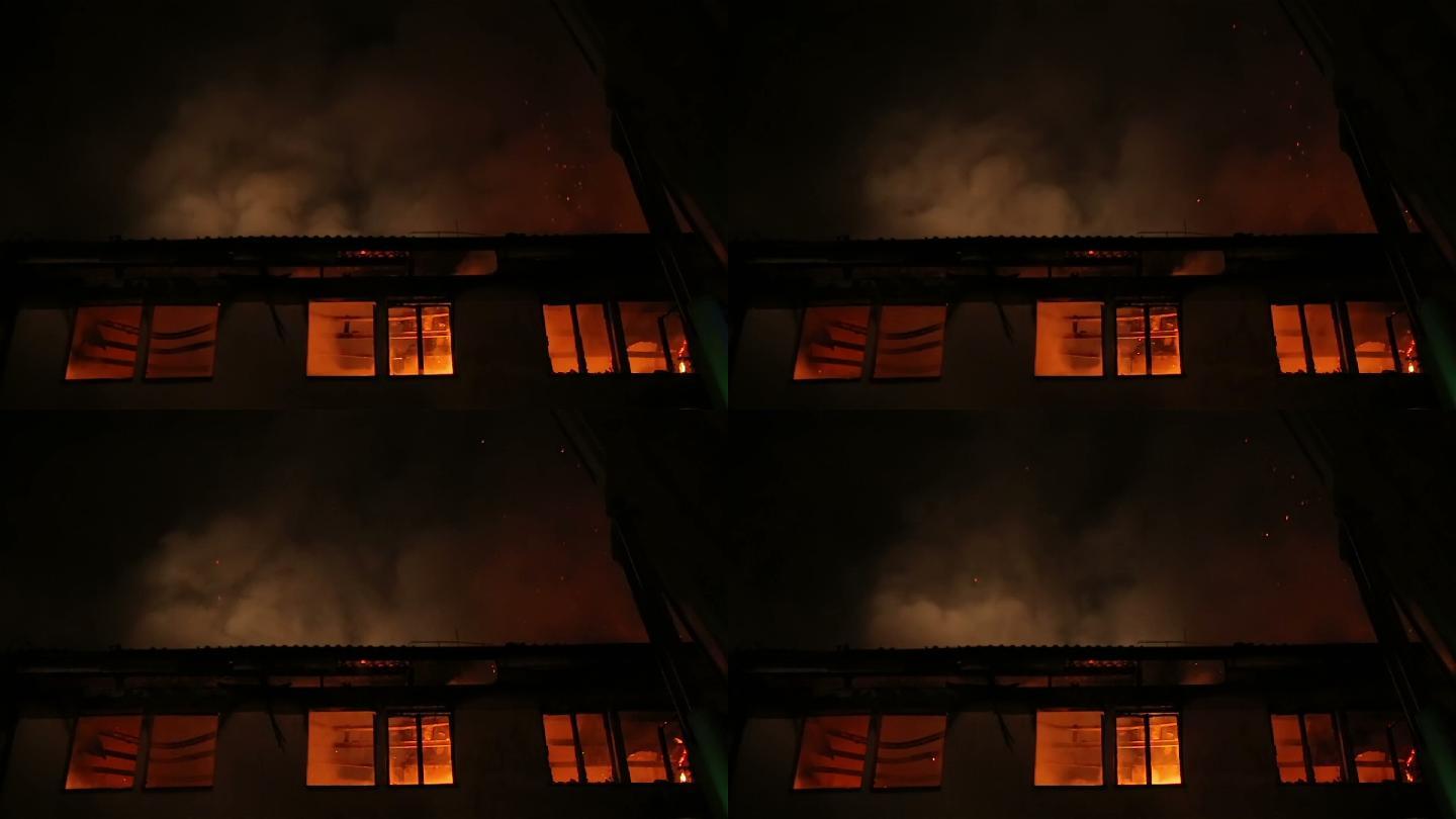 公寓楼夜间着火