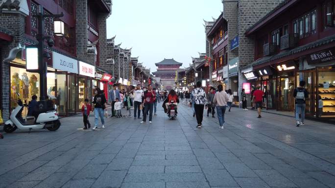 襄阳古城仿古街步行街北街夜景风光