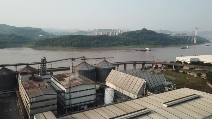 长江沿岸工厂储罐工业园区企业码头趸船